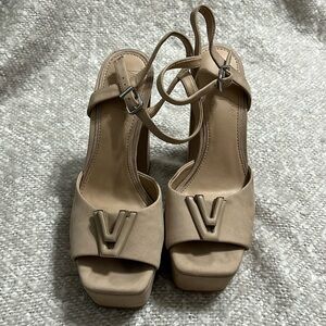 Gianni Bini x Venita Aspen Sienna‎ Taupe Suede Platform Dress Sandals